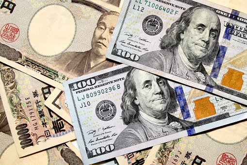 Yen Melemah, Dolar AS Naik Tipis Didukung Sentimen The Fed