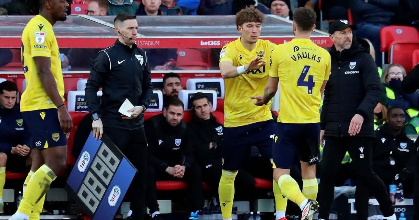 Oxford United Tunduk 0-3 dari Stoke City, Ole Romeny Hanya Bermain 15 Menit