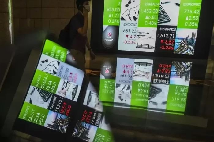 IHSG Meroket ke 8.720, Investor Serbu Saham BUMI hingga COIN