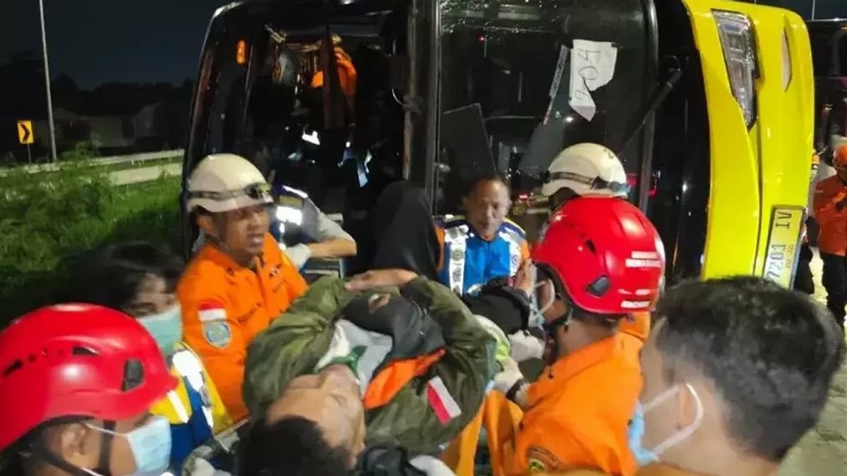 15 Tewas, Bus Terguling dan Tabrak Pembatas di Semarang