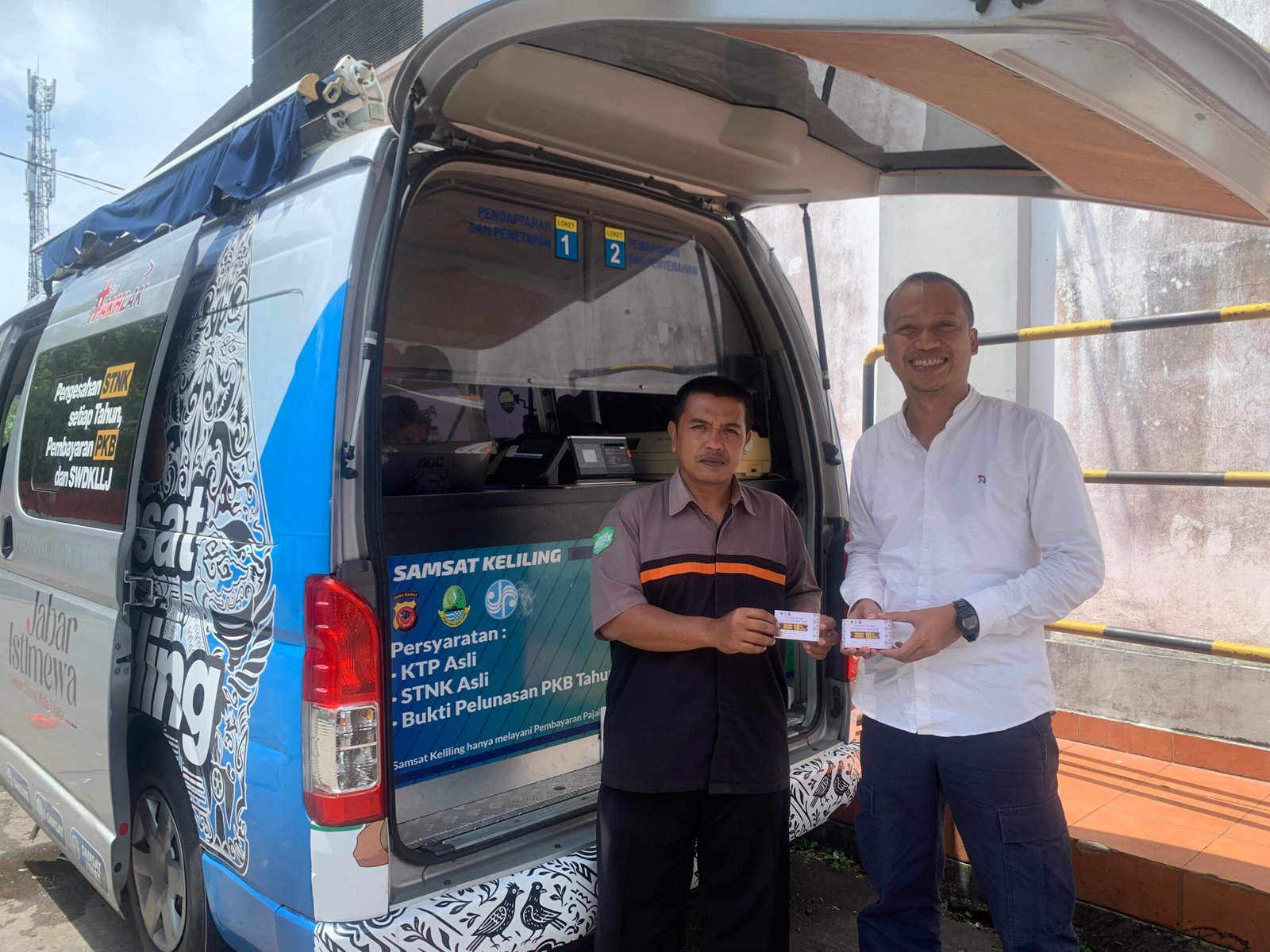 Apresiasi Taat Pajak, Tim Pembina Samsat Kota Sukabumi Bagikan Voucher Merchant