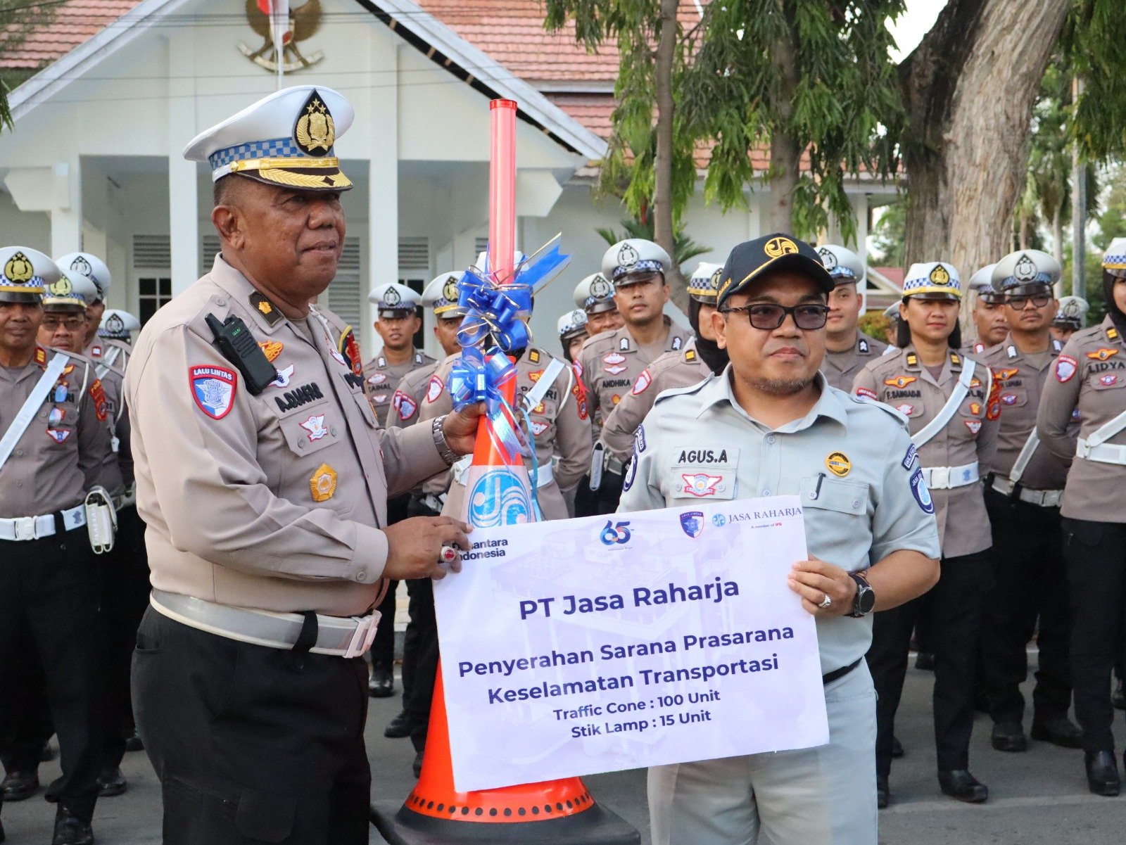 Dukung PAM Nataru 2025-2026, Jasa Raharja Sulawesi Tengah Salurkan Bantuan Alat Keselamatan Transportasi