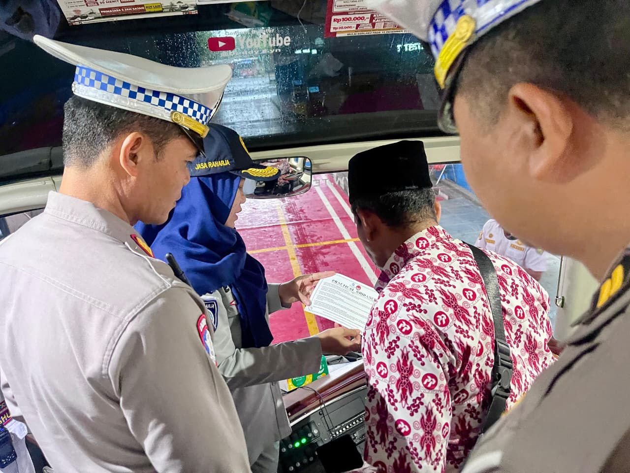Jasa Raharja Berkolaborasi dengan Polres Indramayu dan Dinas Perhubungan Kabupaten Indramayu Adakan Giat Ramp Check