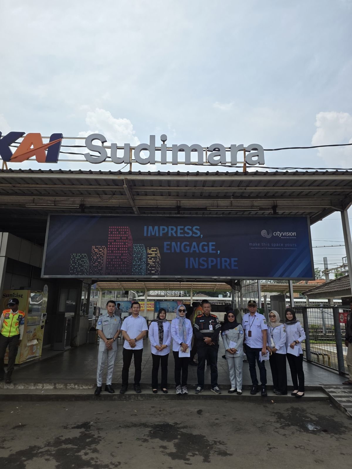 Tertibkan Pemilik Kendaraan Jasa Raharja Tangerang ,UPT Samsat Ciputat Lakukan Pendataan PKB di Kantung Parkir Stasiun Sudimara