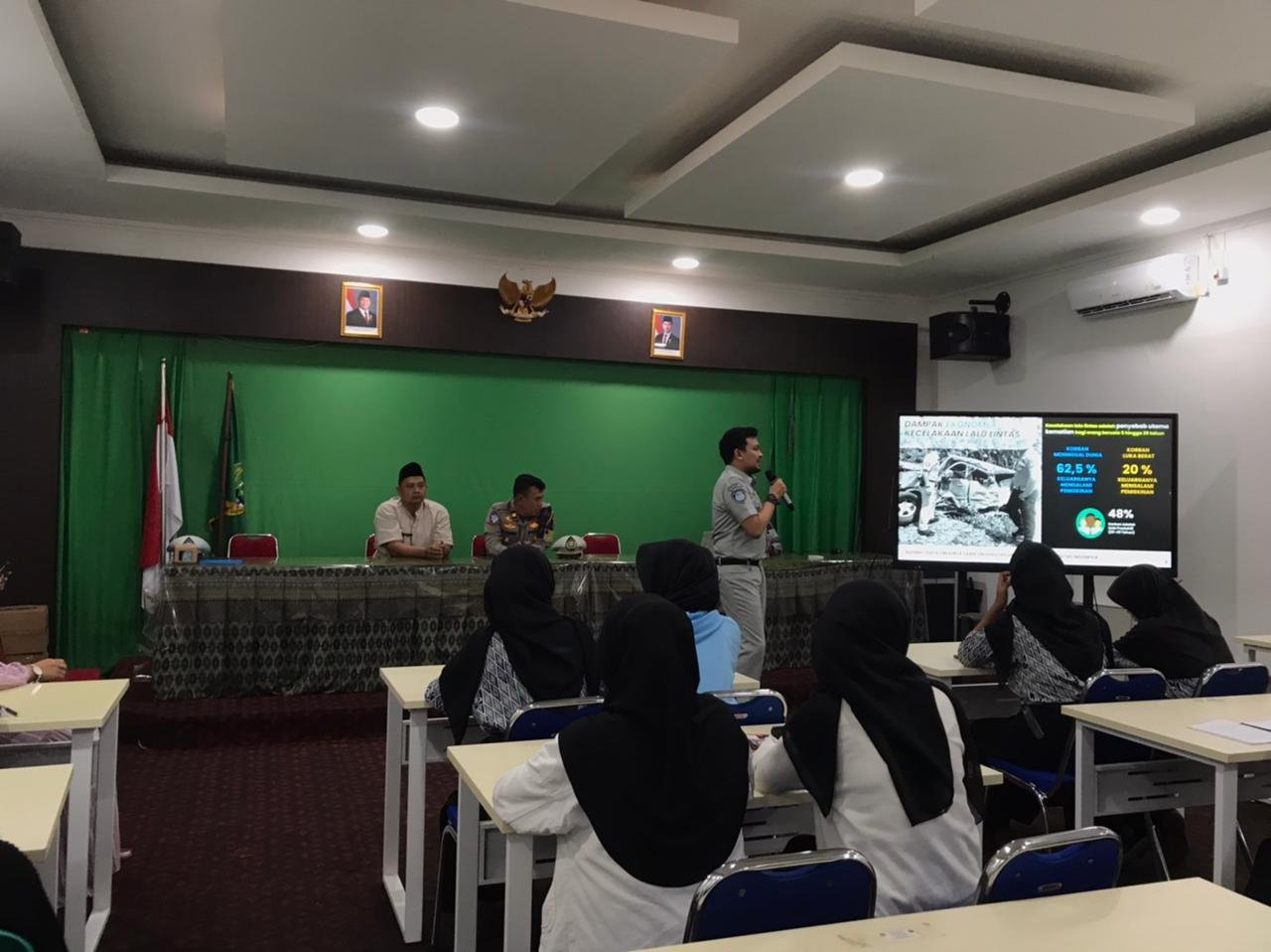 Jasa Raharja Sukabumi dan Satlantas Polres Sukabumi Kota Gelar Program PPKL di SMKN 2 Kota Sukabumi 
