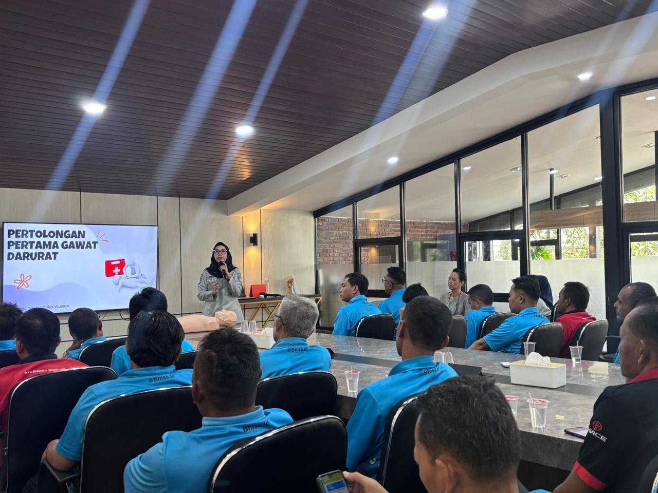 Tingkatkan Kesehatan dan Kesiapsiagaan Kerja, Jasa Raharja Kanwil Utama Jawa Barat Gelar MUKL dan Pelatihan PPGD di PO Bhinneka Sangkuriang Shuttle Mekarwangi