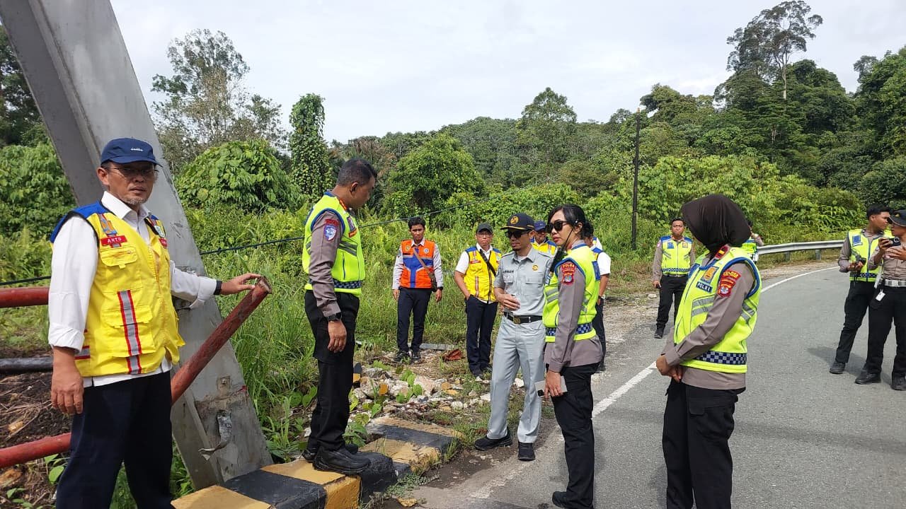 Pastikan Jalur Mudik Aman, Jasa Raharja dan Ditlantas Polda Kaltara serta Stakeholder Survey Jalan Poros Tanjung Selor – KTT – Malinau – Berau