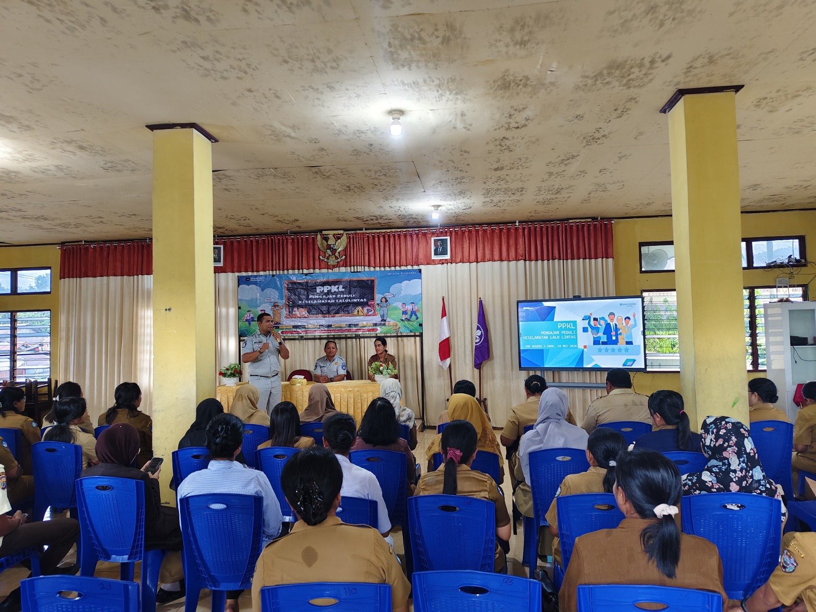 Jasa Raharja Ende Gelar Sosialisasi Pengajar Peduli Keselamatan Lalu Lintas di SMP Negeri 1 Ende. Tekan Angka Kecelakaan Usia Pelajar di Wilayah Ende