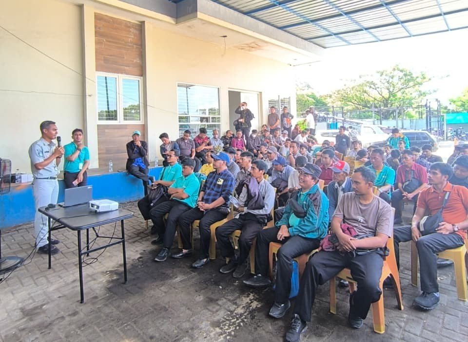Kesadaran Keselamatan dan Kepatuhan Pajak, Jasa Raharja Sulsel Gelar Sosialisasi di Depo PT Green SM Maros