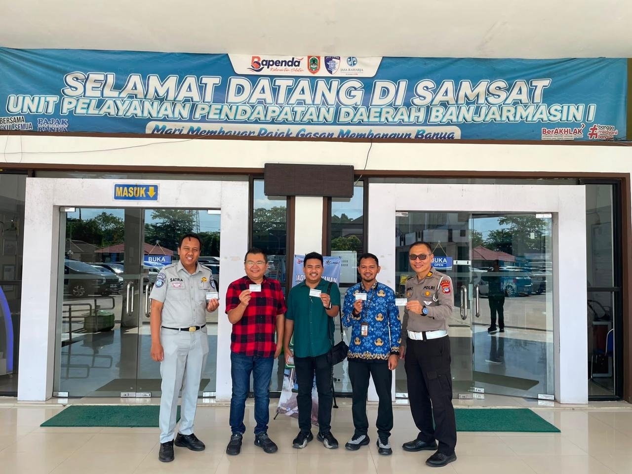 Apresiasi Wajib Pajak, Tim Pembina Samsat Banjarmasin I Bagikan Voucher Daihatsu